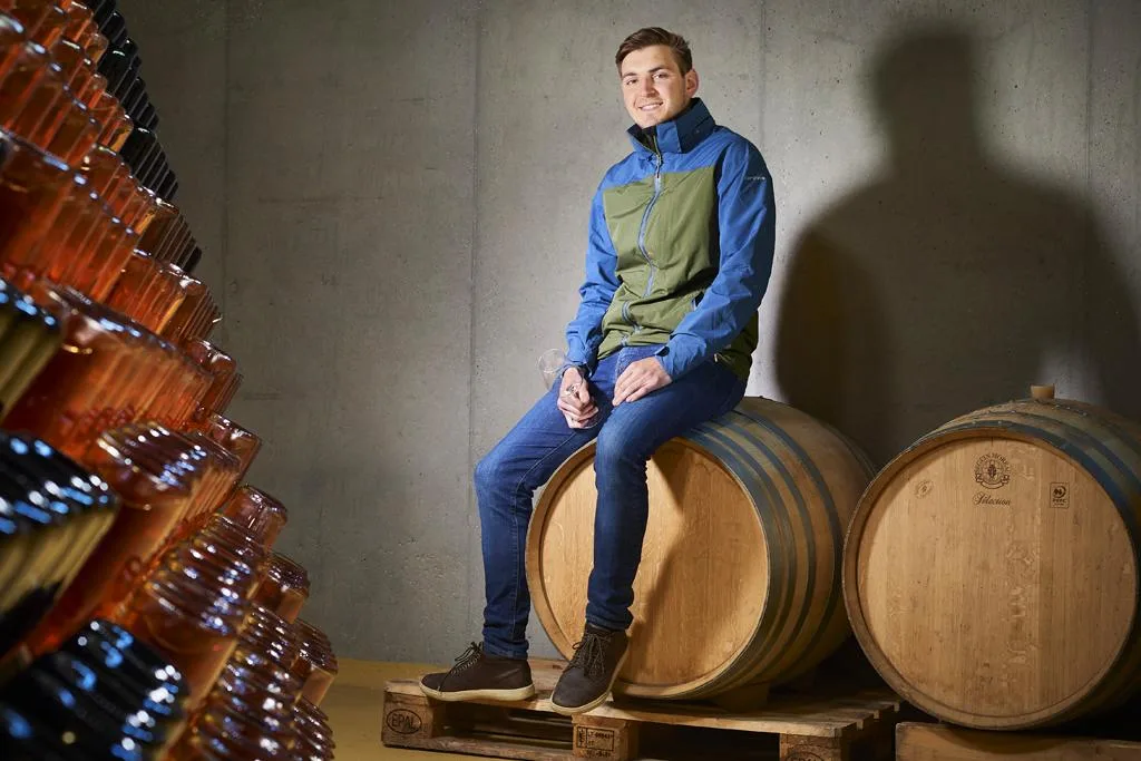 Adam Valdhuber bei der Arbeit im Keller